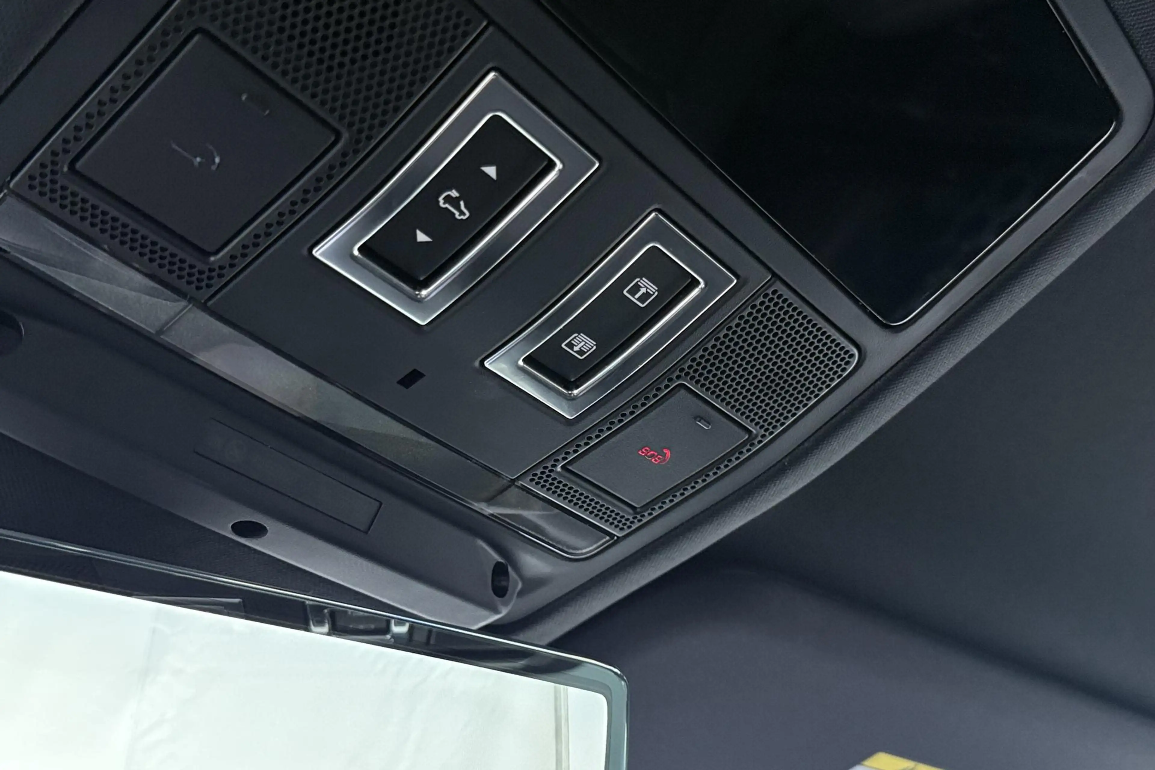 Land Rover Defender 110 P300e X-Dynamic HSE | Meridian Surround | Clea — photo 31