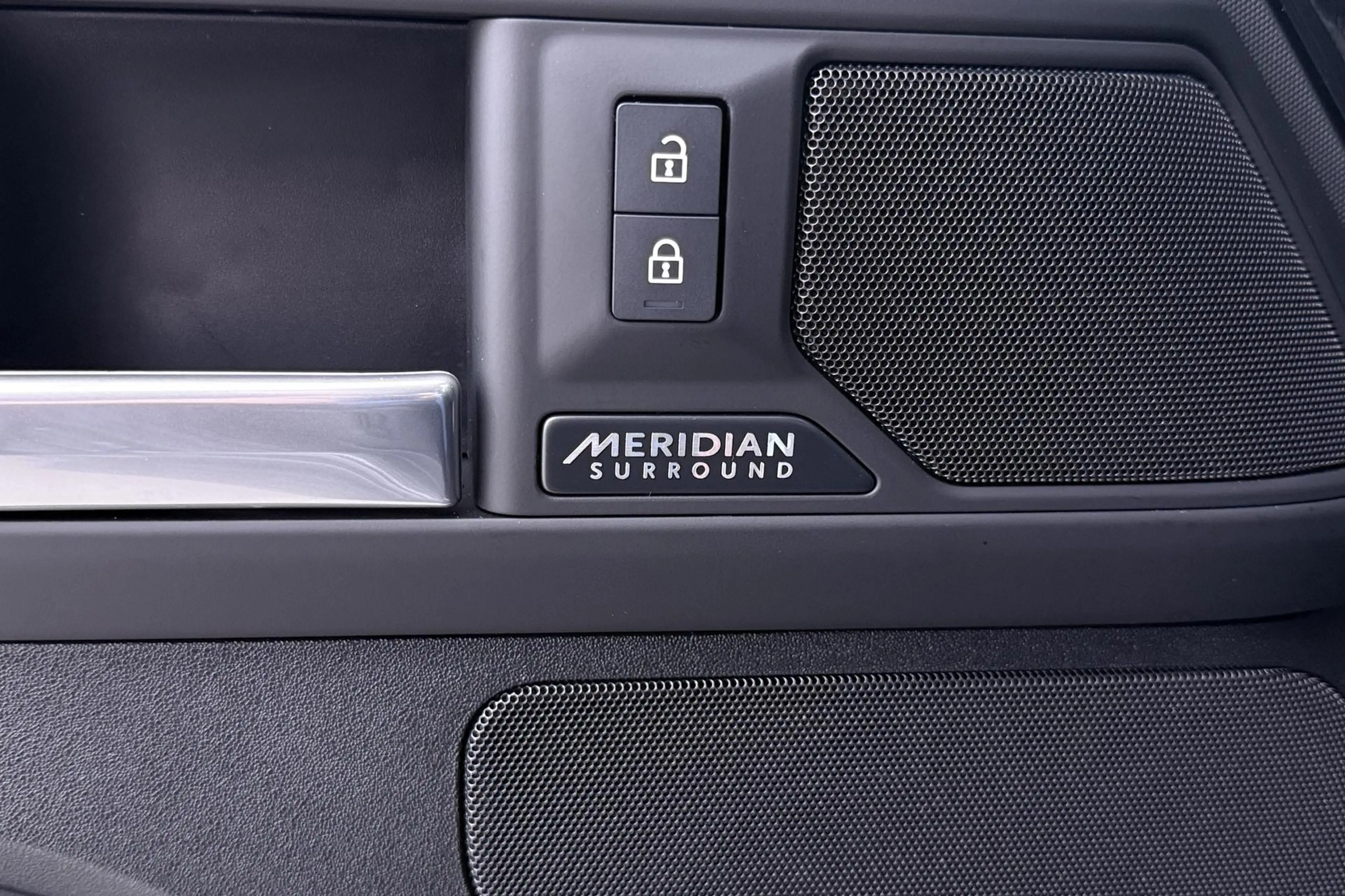 Land Rover Defender 110 P300e X-Dynamic HSE | Meridian Surround | Clea — photo 44