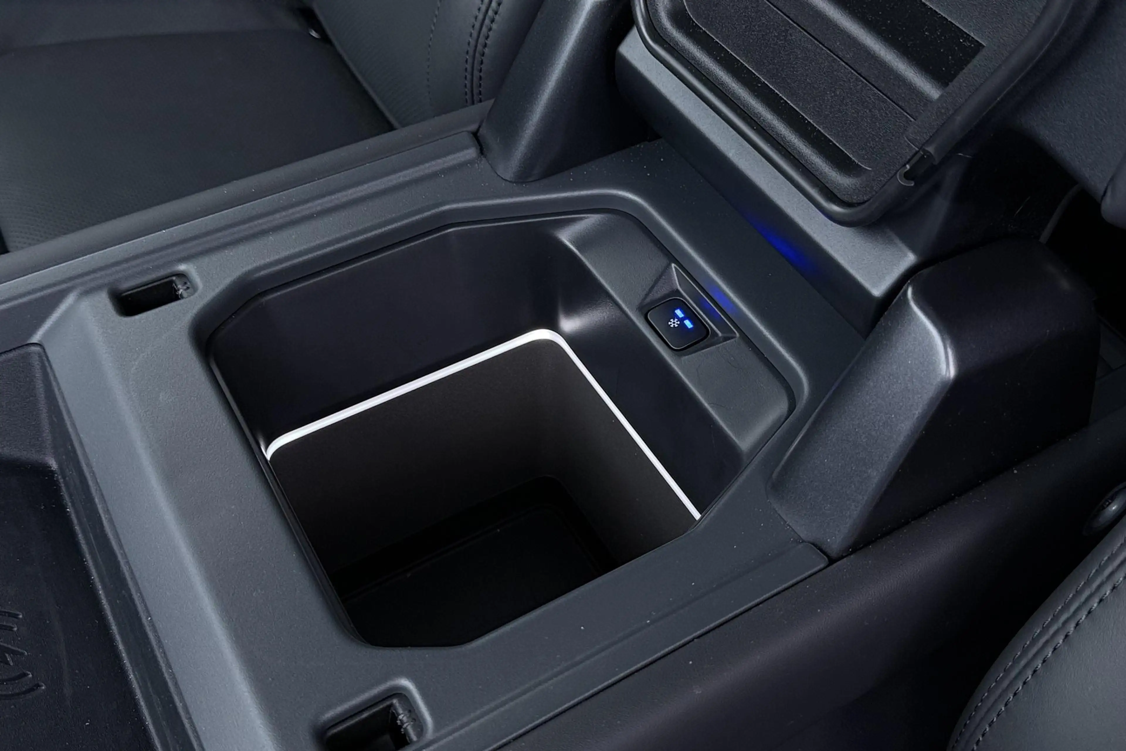 Land Rover Defender 110 P300e X-Dynamic HSE | Meridian Surround | Clea — photo 14