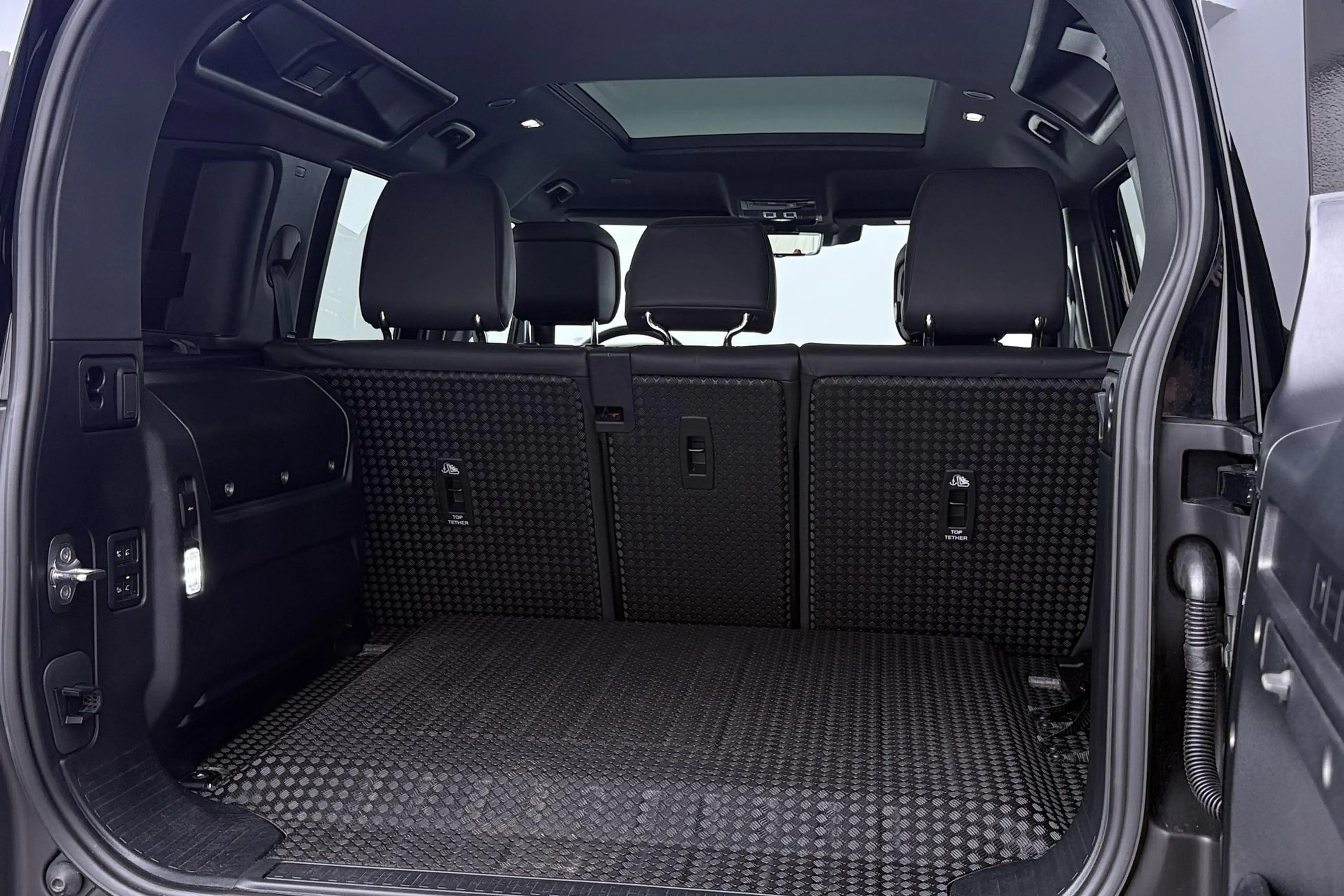 Land Rover Defender 110 P300e X-Dynamic HSE | Meridian Surround | Clea — photo 49