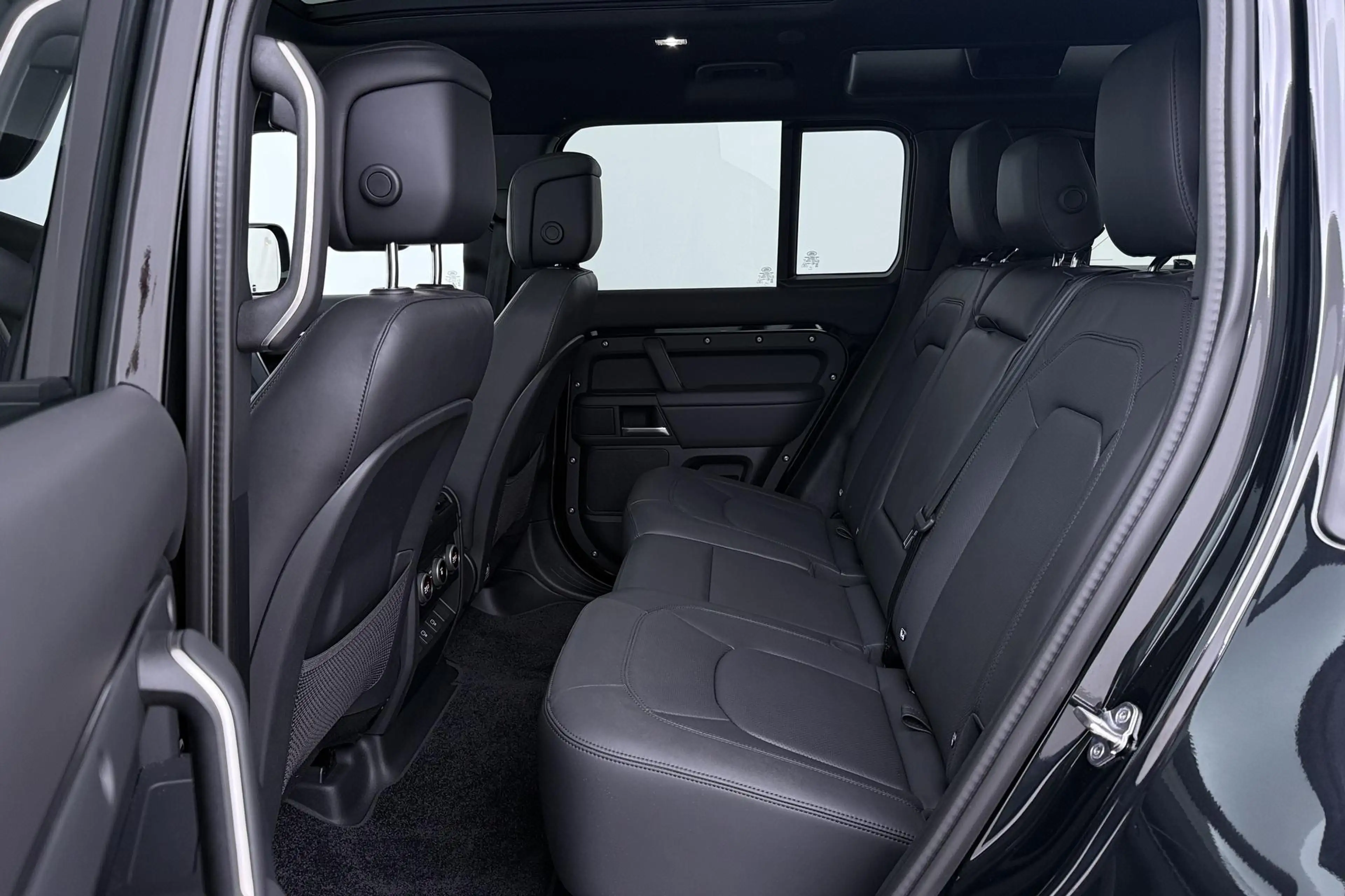 Land Rover Defender 110 P300e X-Dynamic HSE | Meridian Surround | Clea — photo 46