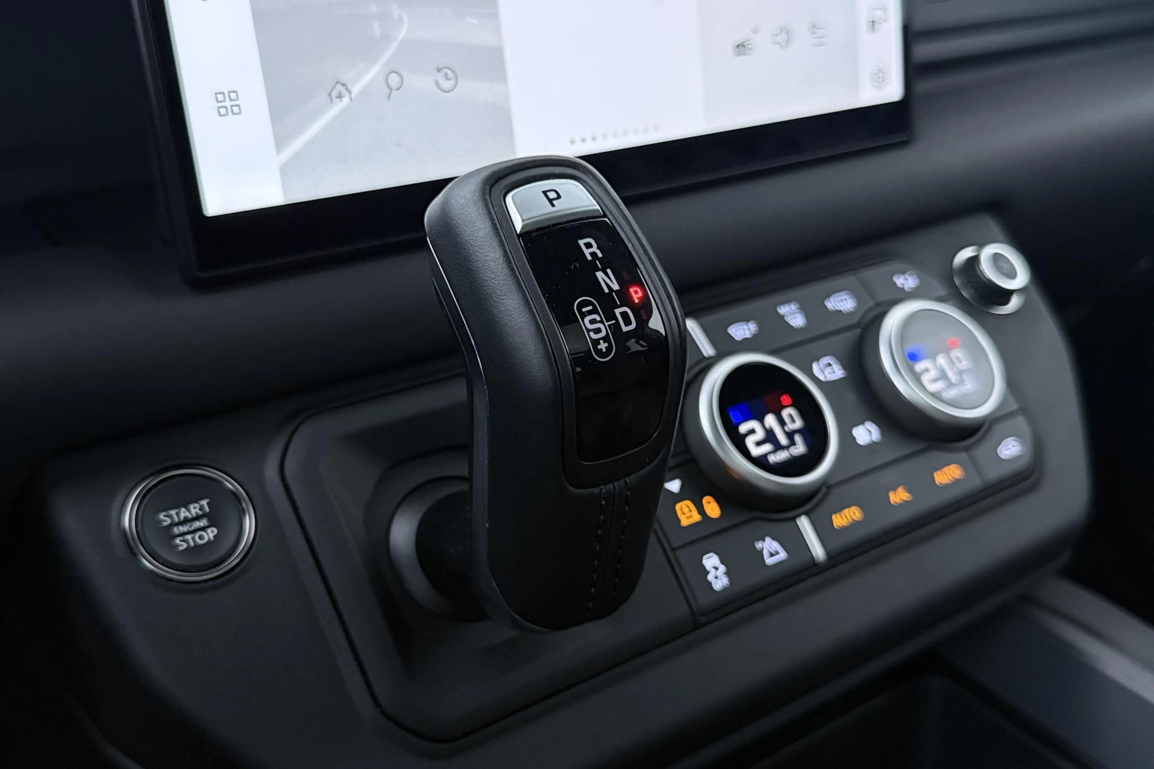 Land Rover Defender 110 P300e X-Dynamic HSE | Meridian Surround | Clea — photo 35