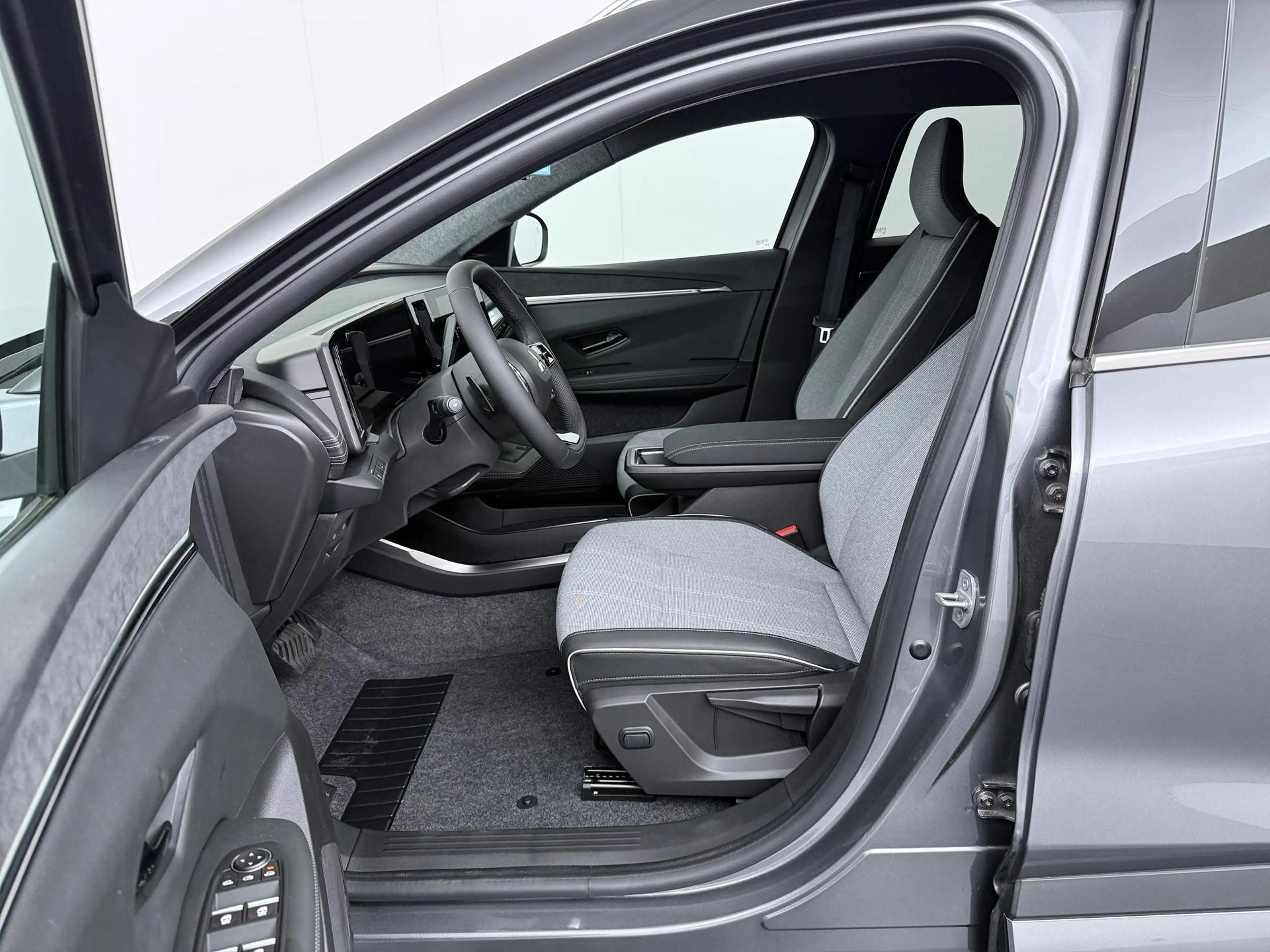 Mitsubishi Eclipse Cross Intense+ 87 kWh | € 4.000 Korting! | 360° Camera | — photo 13
