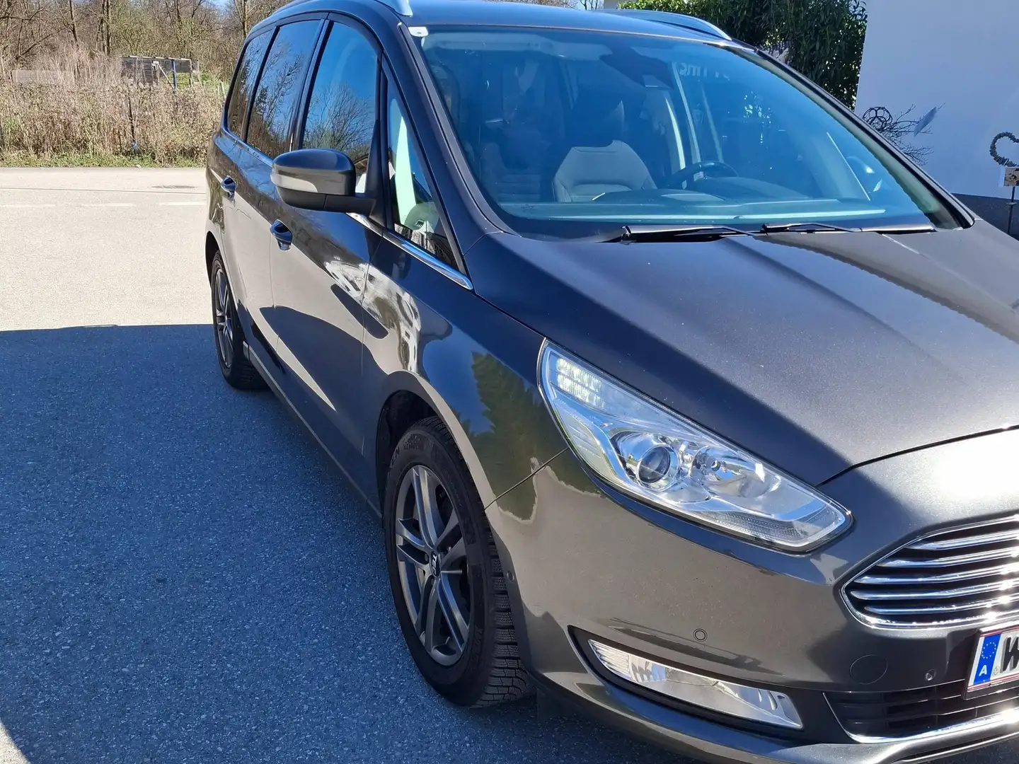 Ford Galaxy Galaxy 2,0 TDCi Trend Start/Stop Trend Grau - 2