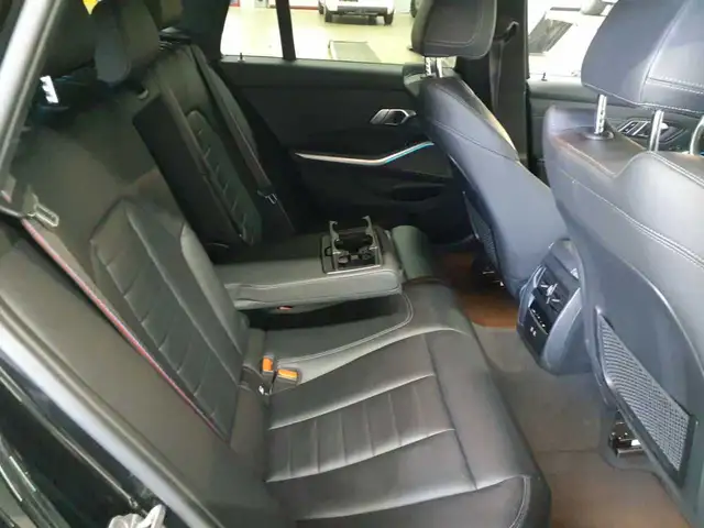 BMW 3 Series view 13
