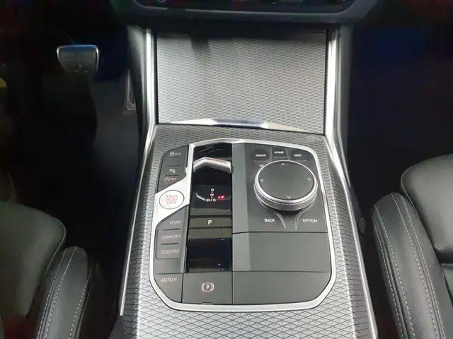 BMW 3 Series view 10