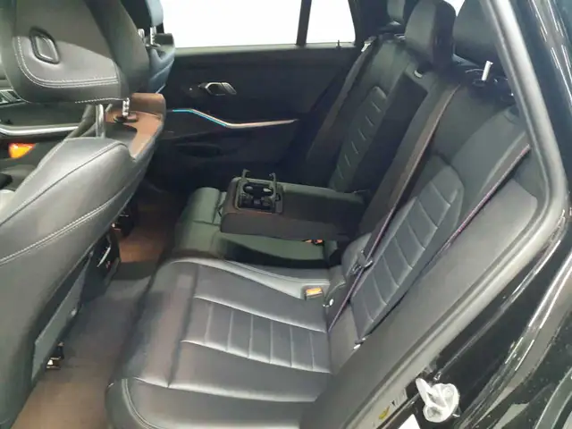 BMW 3 Series view 14