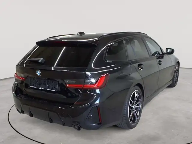 BMW 3 Series view 4