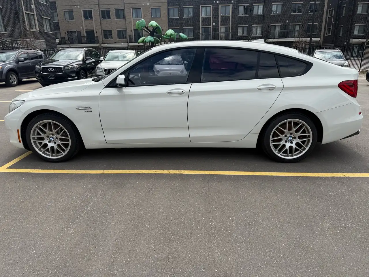 BMW 5 Series снимка BMW 5 Series