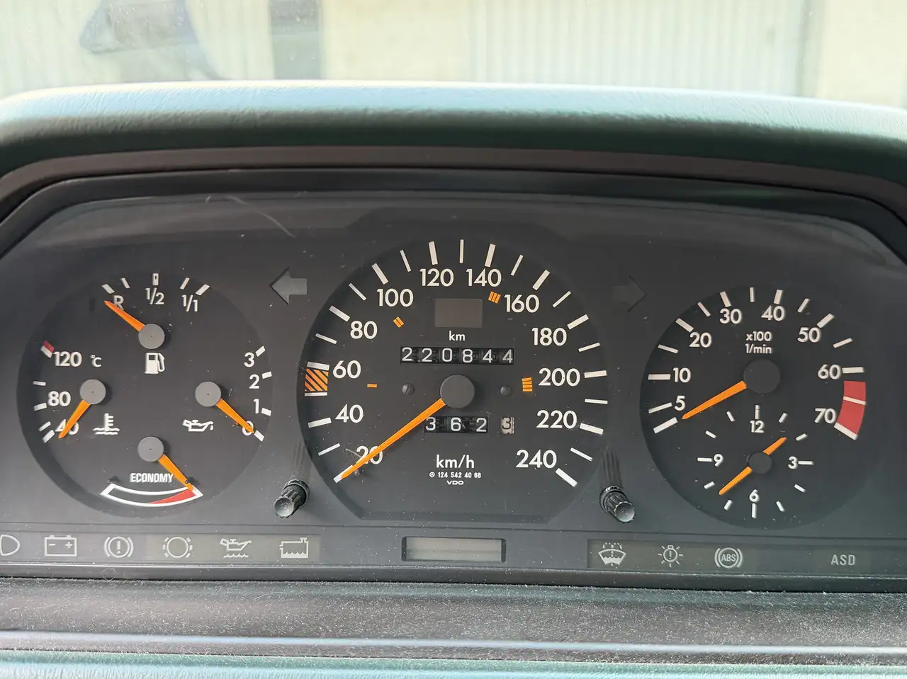 Mercedes-Benz E 300 (124), foto 4