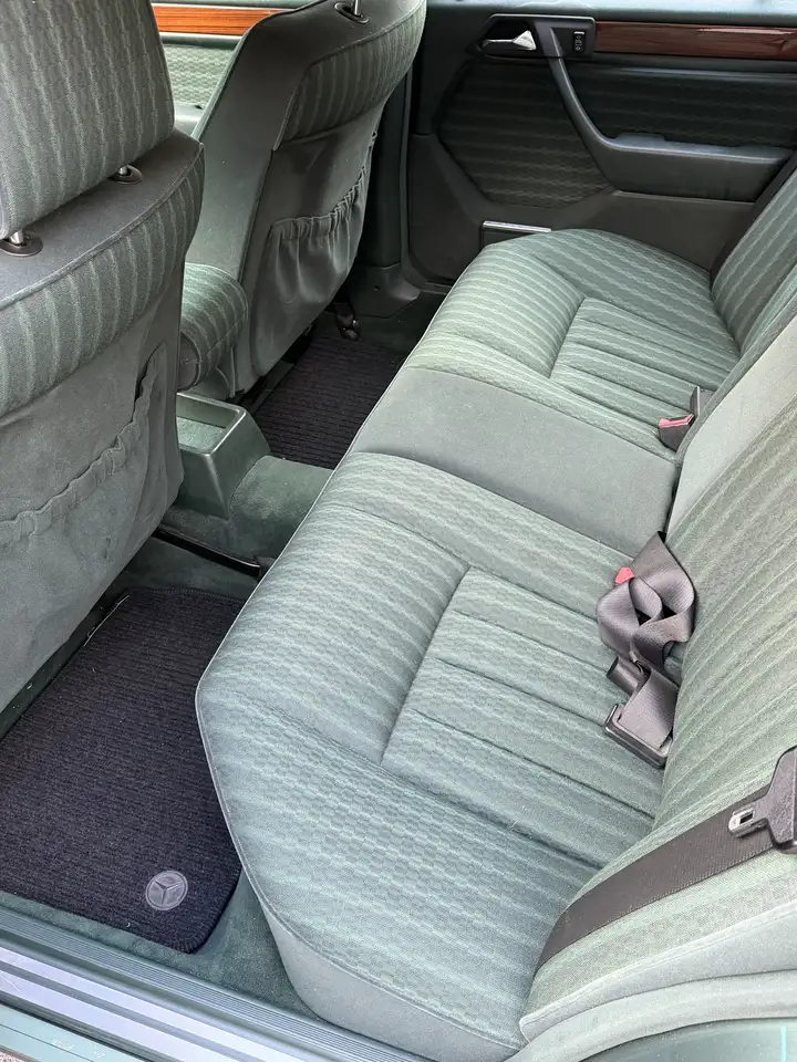 Mercedes-Benz E 300 (124), foto 7