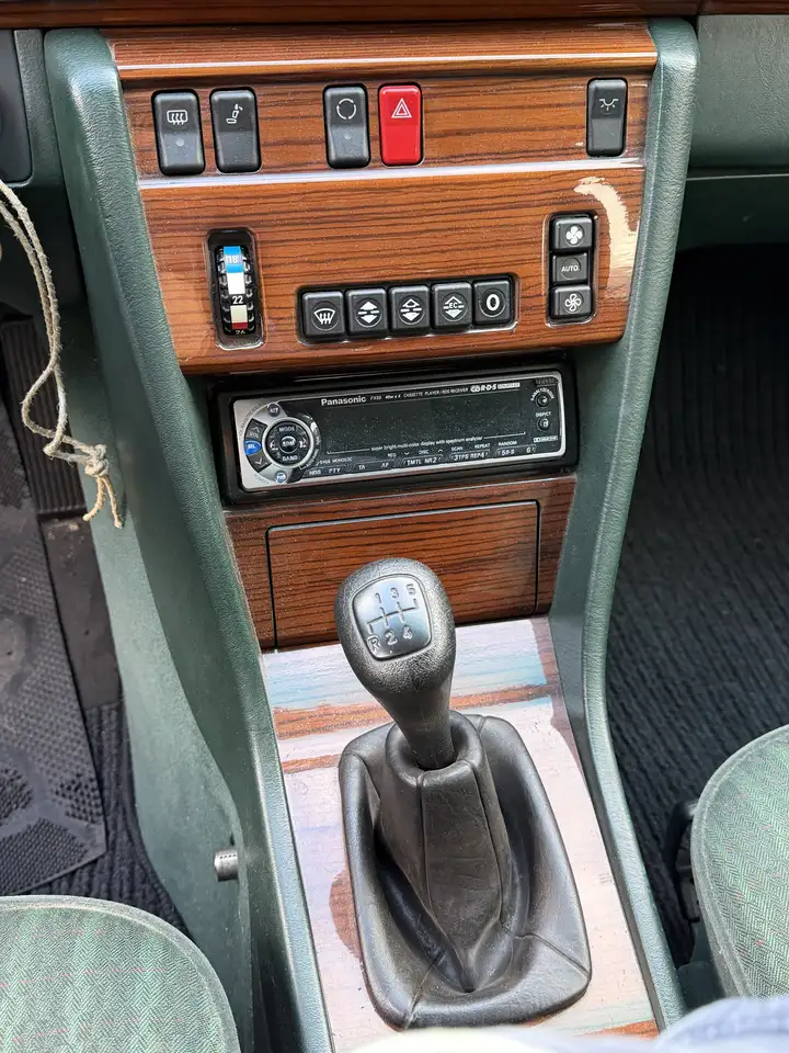 Mercedes-Benz E 300 (124), foto 8