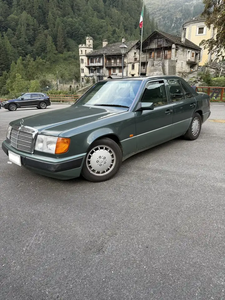 Mercedes-Benz E 300 (124), foto 1