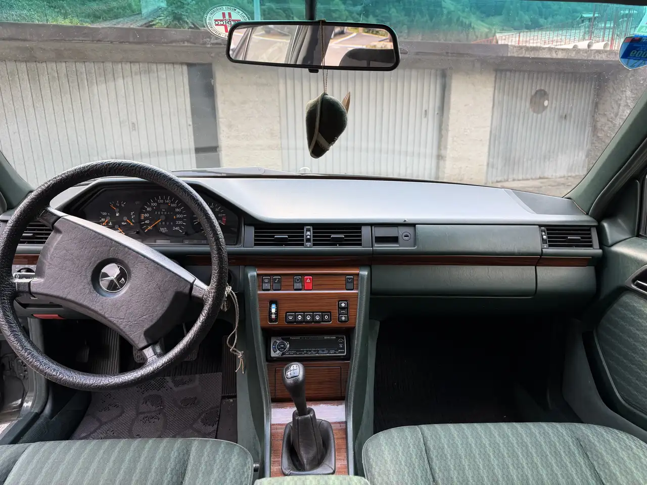 Mercedes-Benz E 300 (124), foto 5