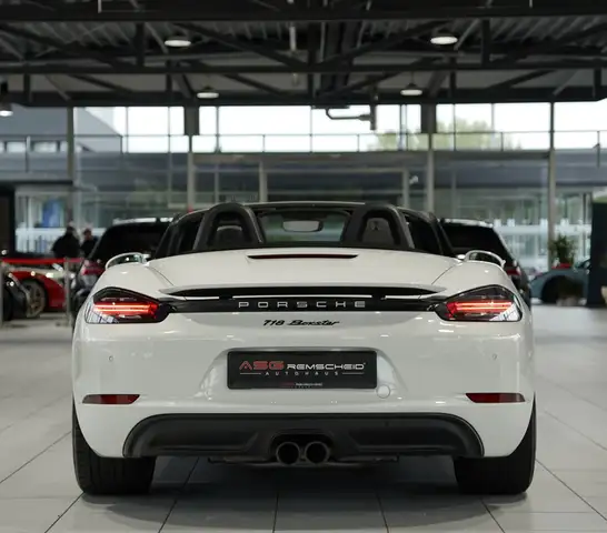 Porsche Boxster view 9