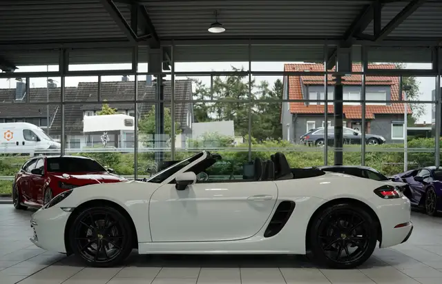 Porsche Boxster view 11