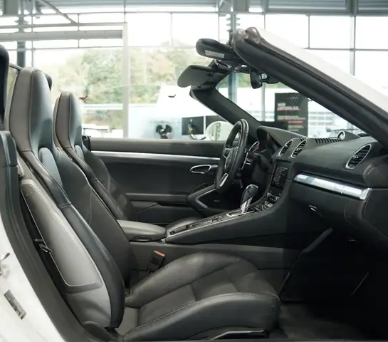 Porsche Boxster view 14