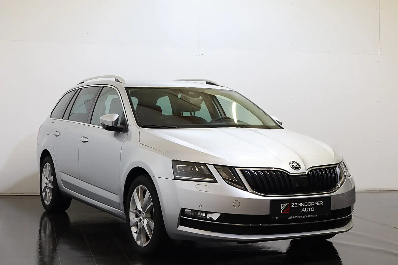 Skoda Octavia Combi 2,0 TDI Style Limited DSG|LED|NAVI|SHZ|Se... Silber - 2