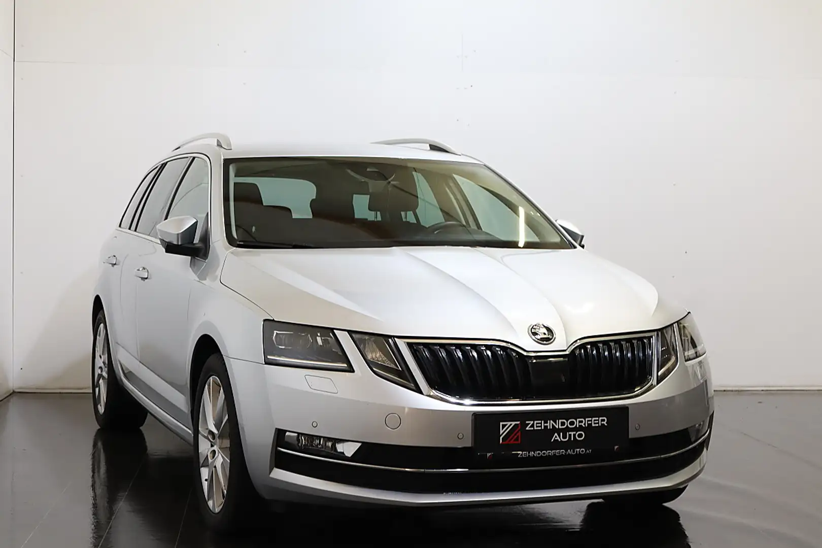 Skoda Octavia Combi 2,0 TDI Style Limited DSG|LED|NAVI|SHZ|Se... Silber - 1