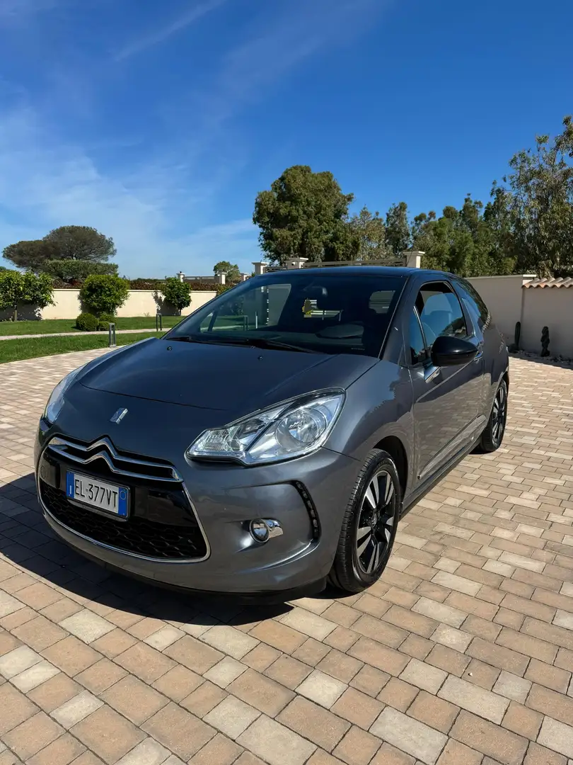 DS Automobiles DS 3 DS3 1.4 hdi so Chic 70cv Grau - 1