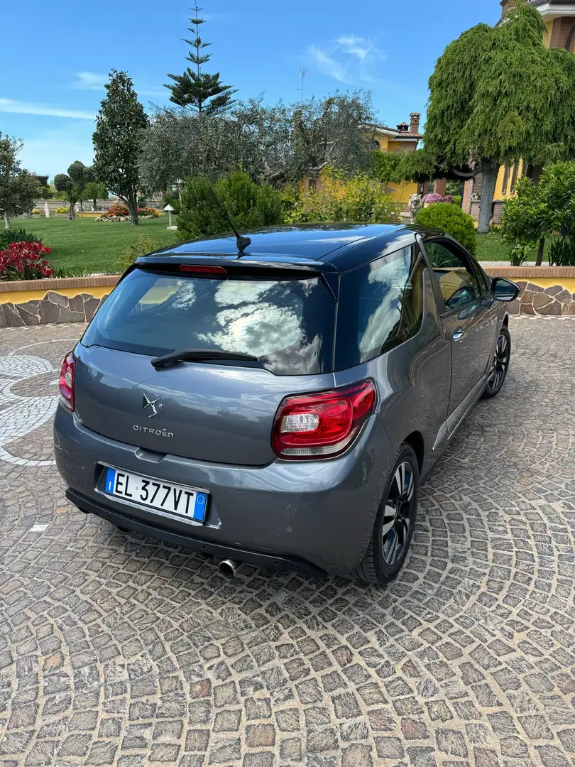 DS Automobiles DS 3 DS3 1.4 hdi so Chic 70cv Grau - 2