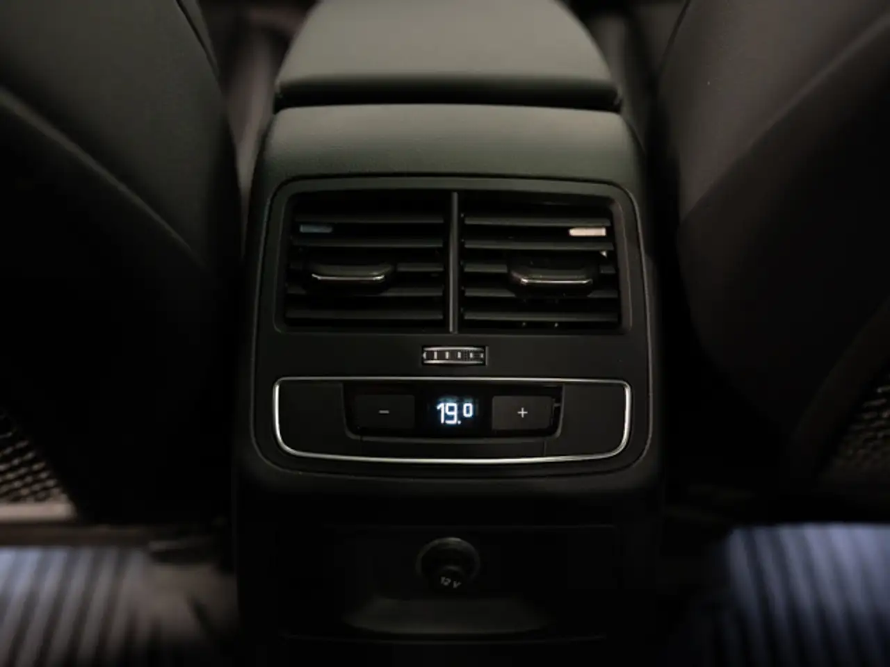 Audi A4 photo Audi A4