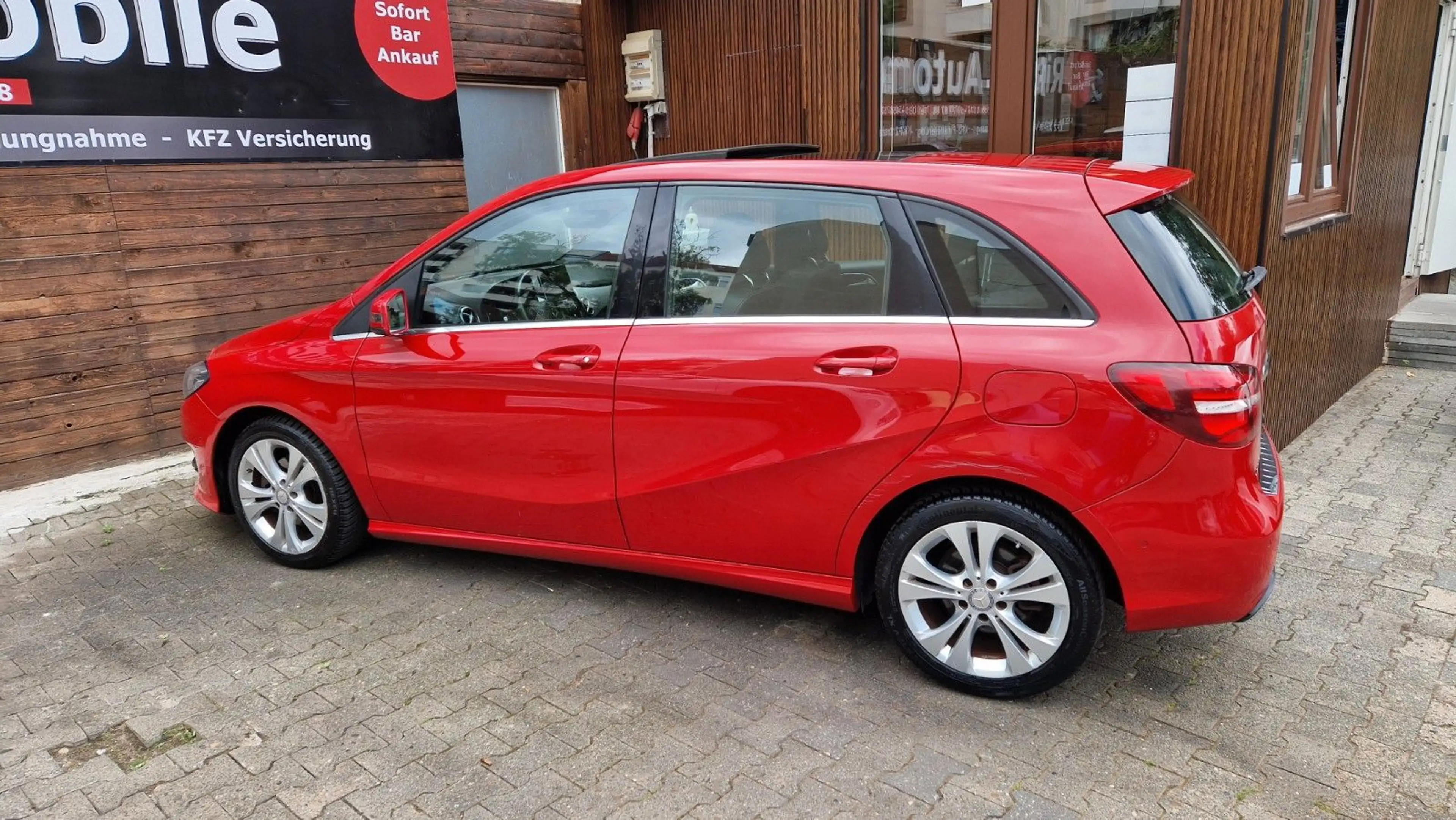 Mercedes-Benz B 200 Panorama-Schiebedach, Kamera, Navi — photo 4