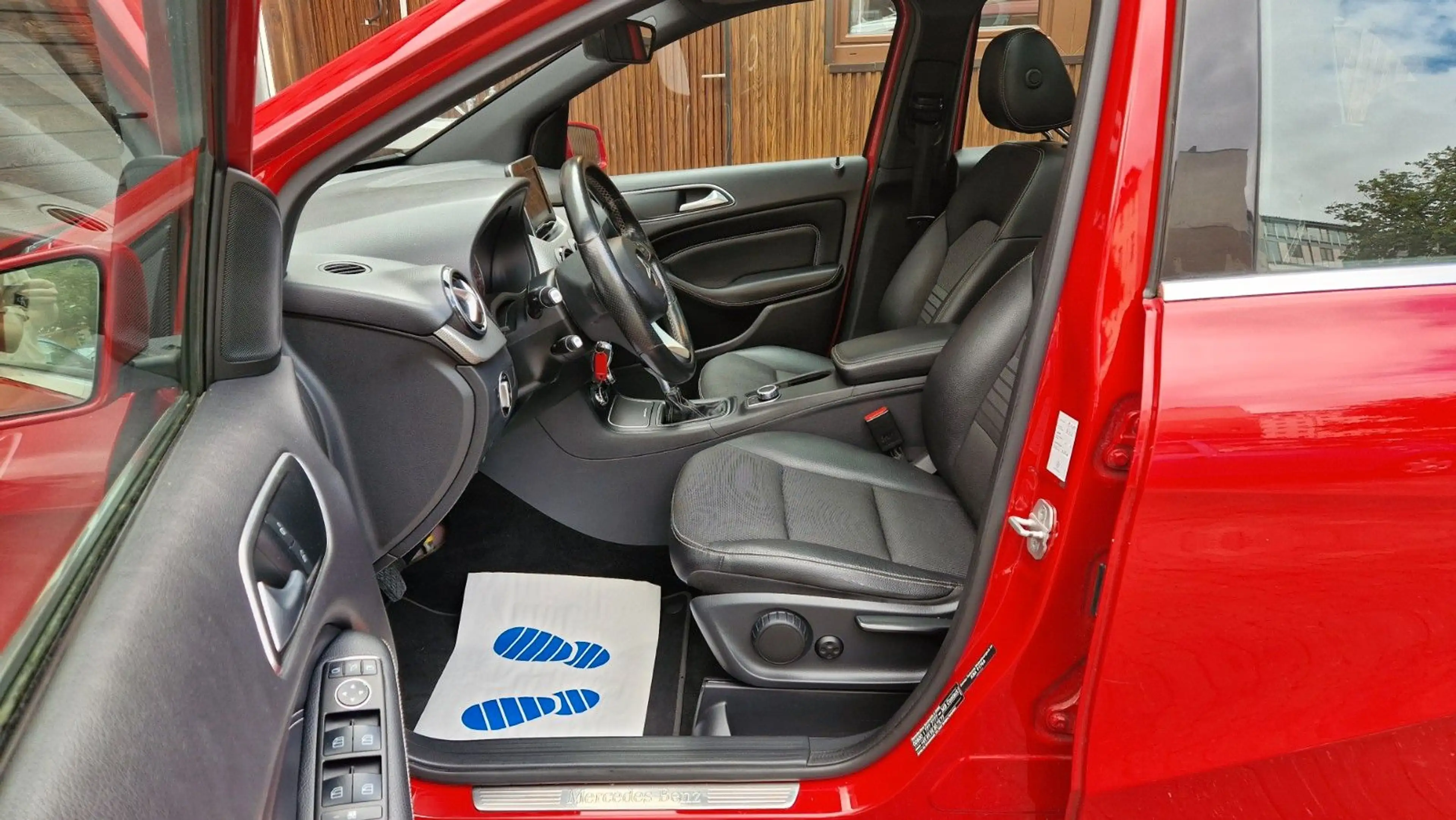Mercedes-Benz B 200 Panorama-Schiebedach, Kamera, Navi — photo 12