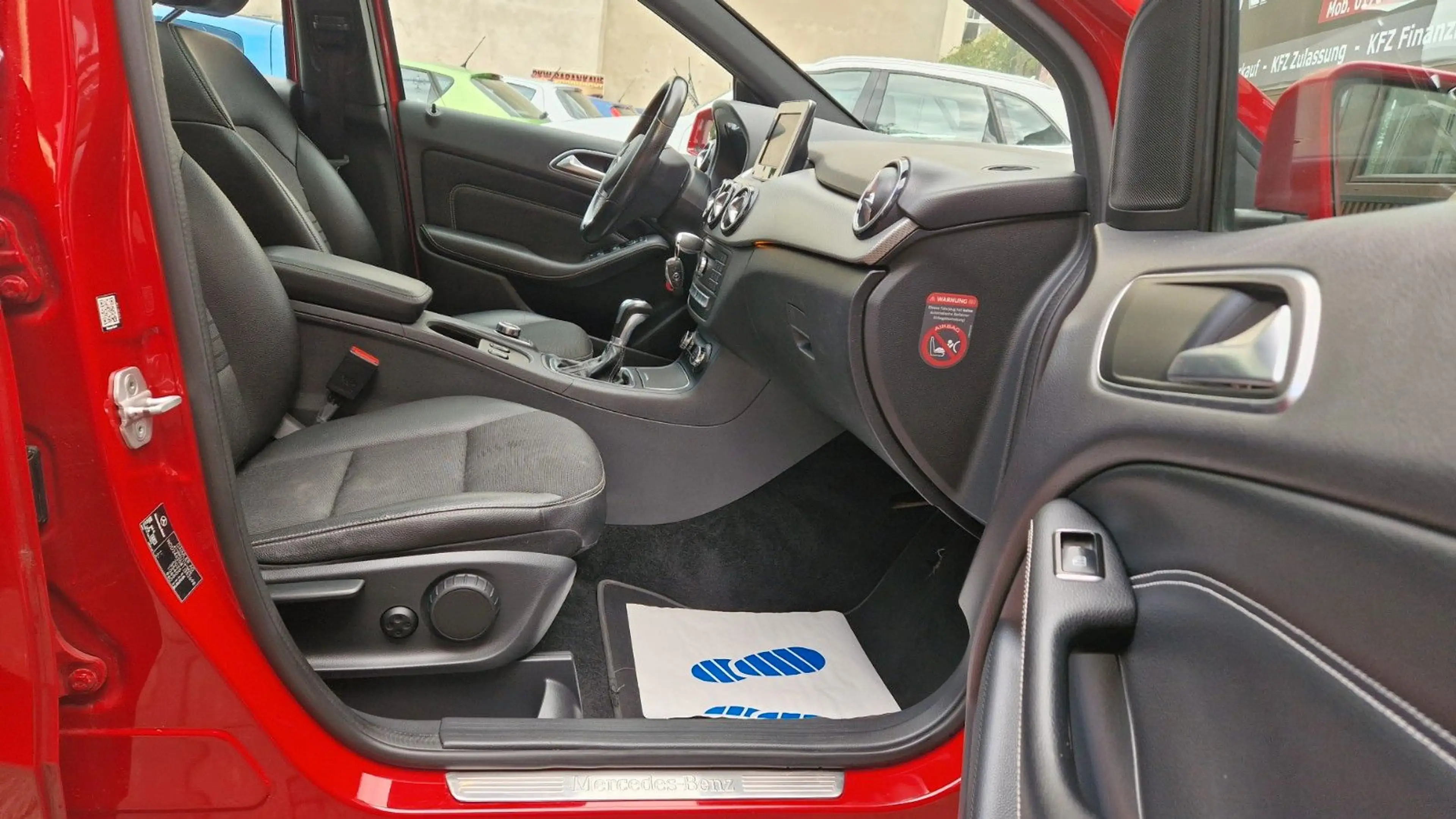 Mercedes-Benz B 200 Panorama-Schiebedach, Kamera, Navi — photo 10