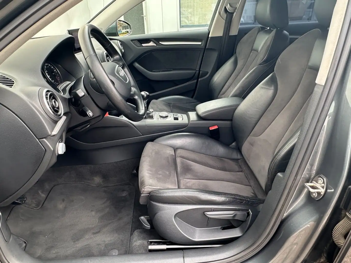 Audi A3 Spb. 1.4 TFSI COD Sport PDC XENON SCHECKH. 19 Gris - 2