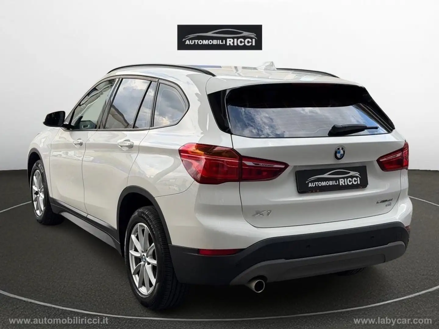 BMW X1 sDrive18i Weiß - 2