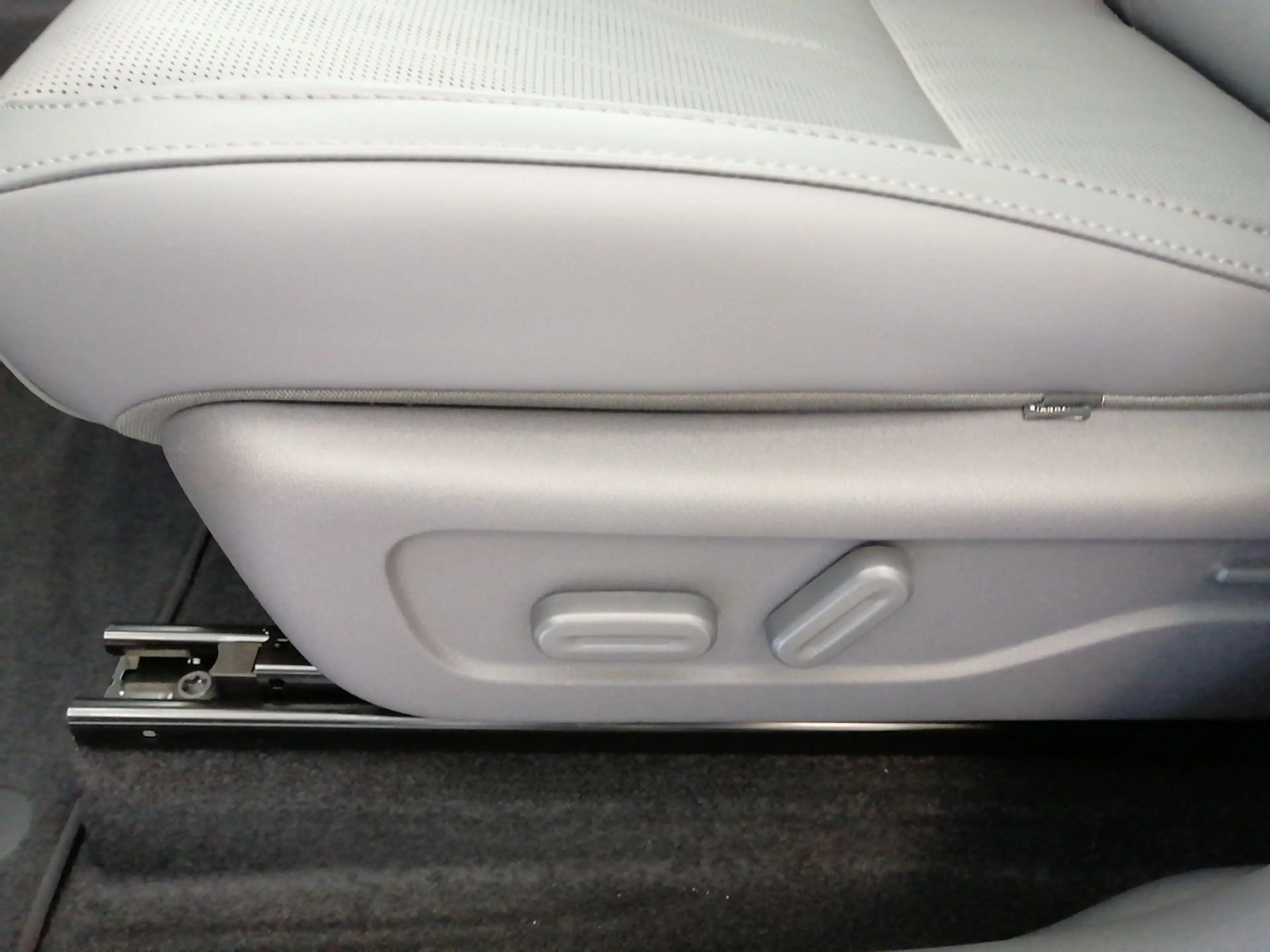 Leapmotor B10 REEV Design Pro Max — photo 8