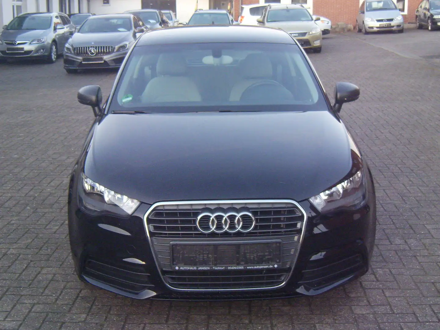 Audi A1 1.2 TFSI Attraction+Klimaautomatik+PDC+SHZ+ Schwarz - 2