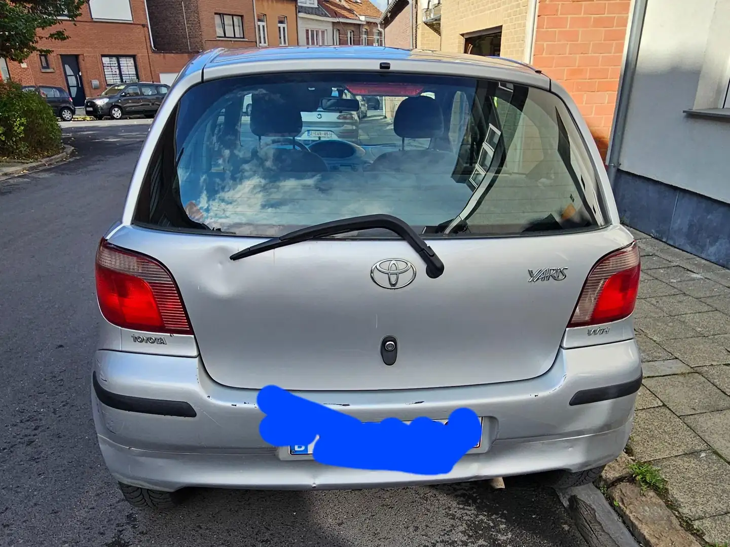 Toyota Yaris 1.0i VVT-i 16v Linea Luna Silber - 2