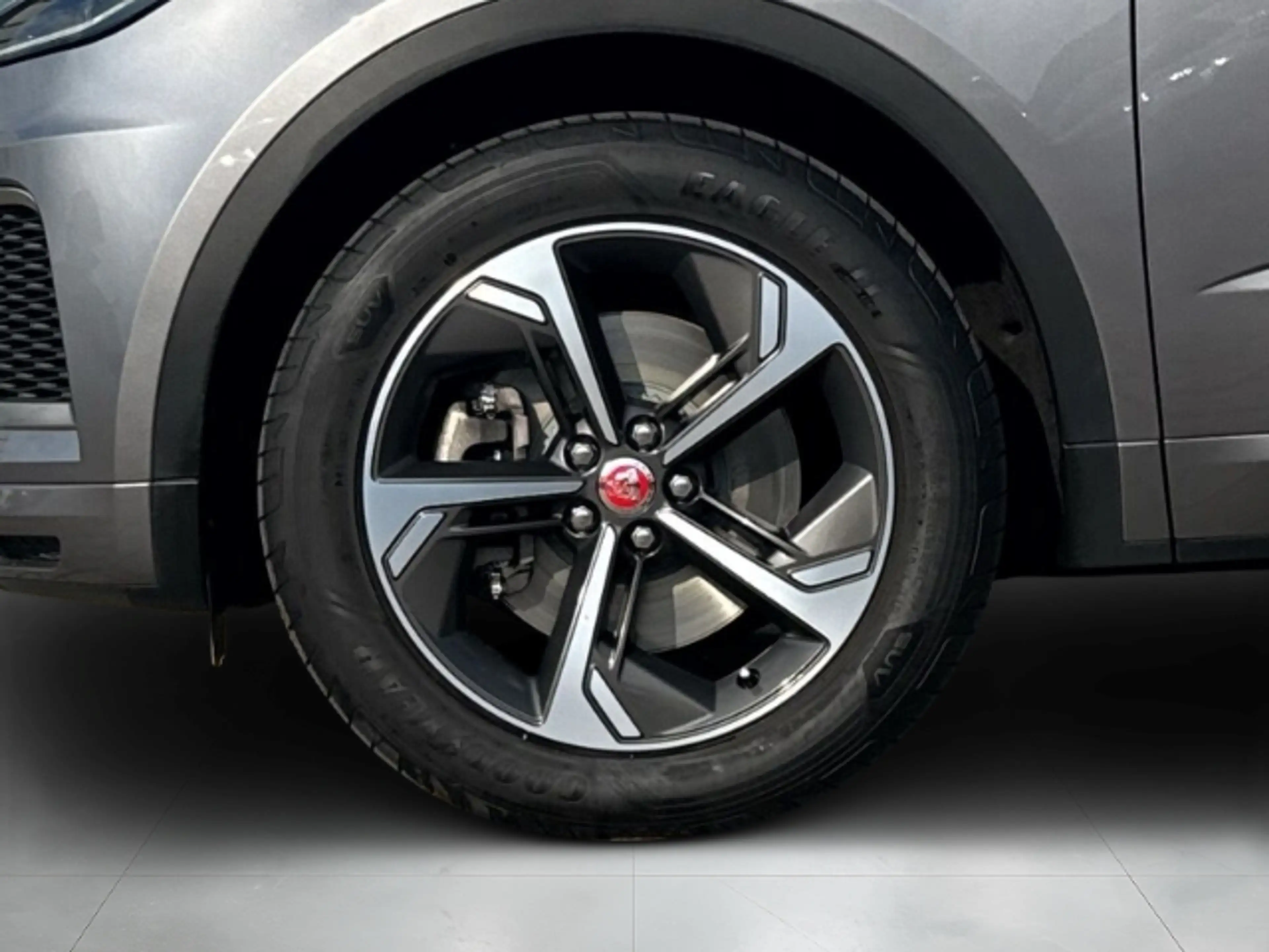 Jaguar E-Pace R-Dynamic SE AWD AD AHK-el. klappb. Panorama Navi — photo 9
