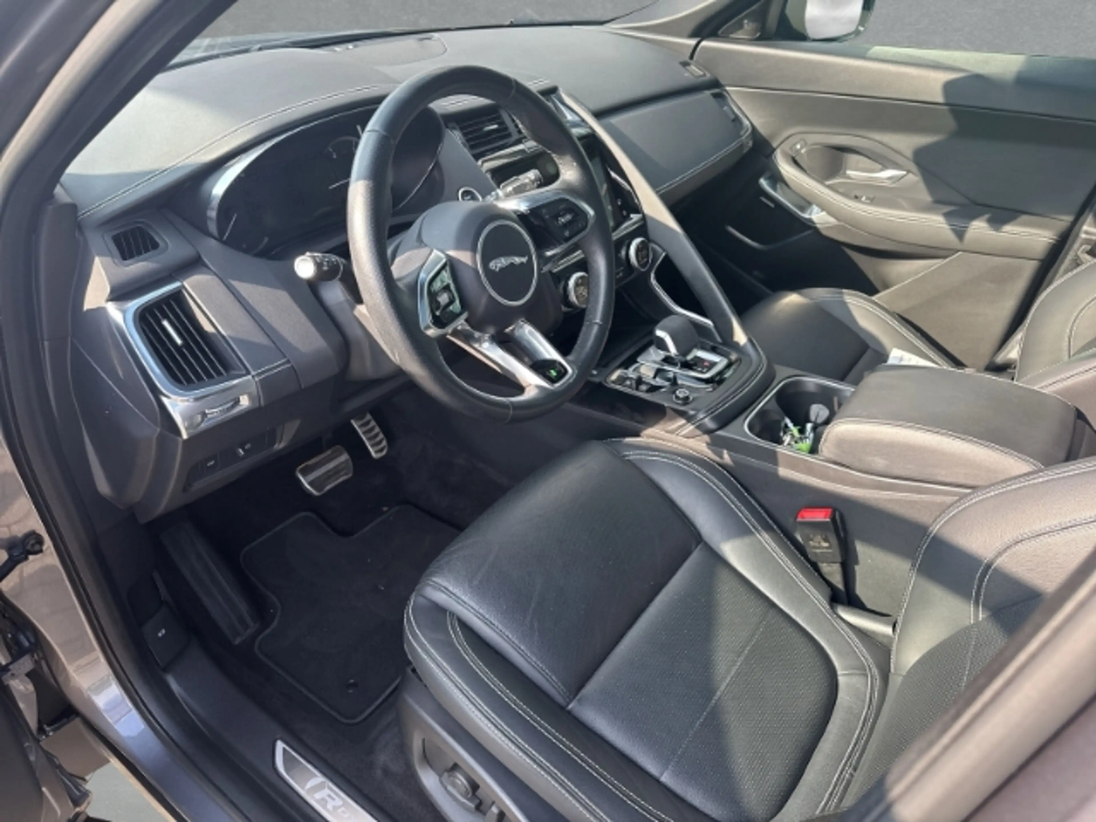 Jaguar E-Pace R-Dynamic SE AWD AD AHK-el. klappb. Panorama Navi — photo 11