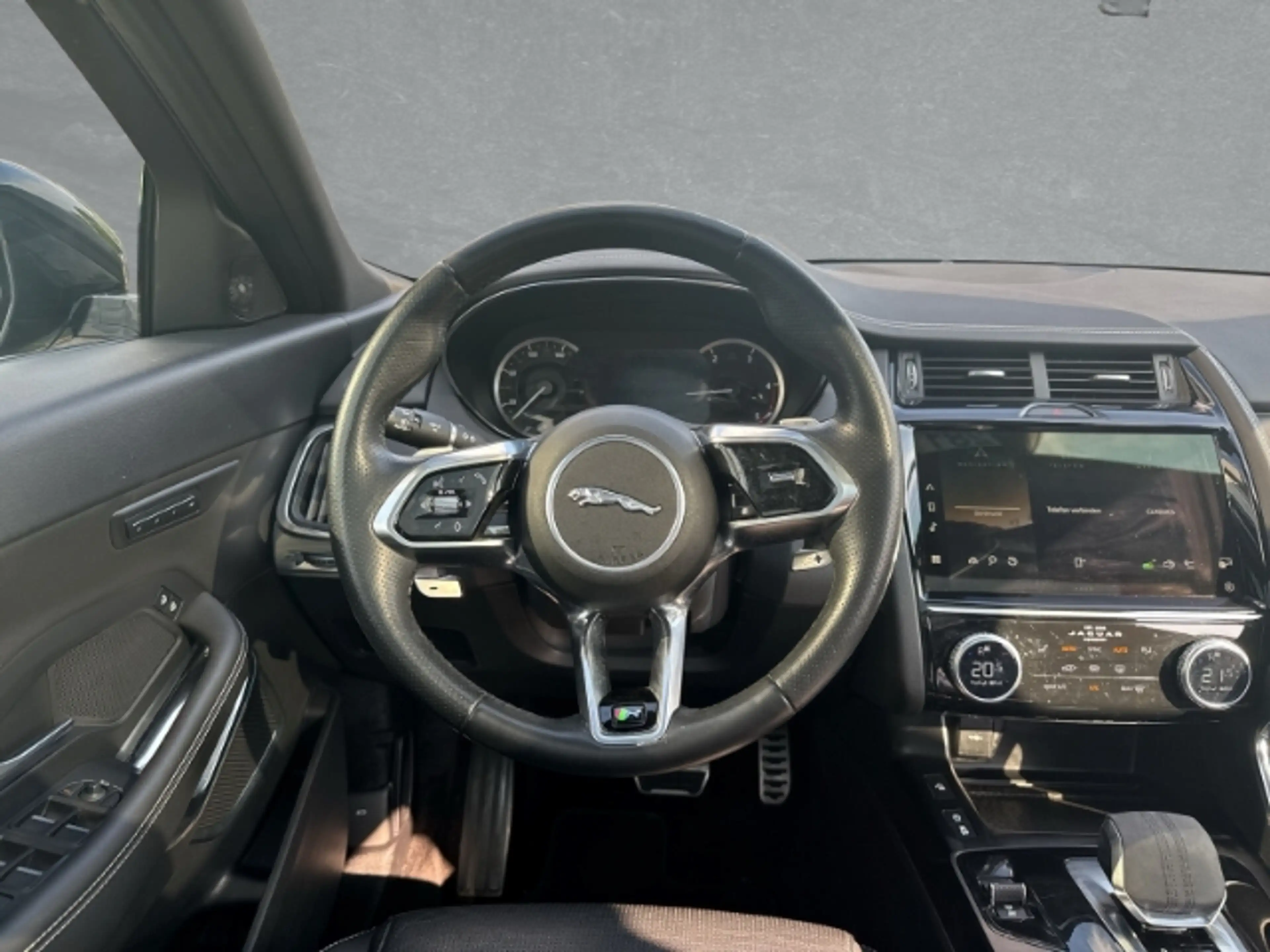 Jaguar E-Pace R-Dynamic SE AWD AD AHK-el. klappb. Panorama Navi — photo 14