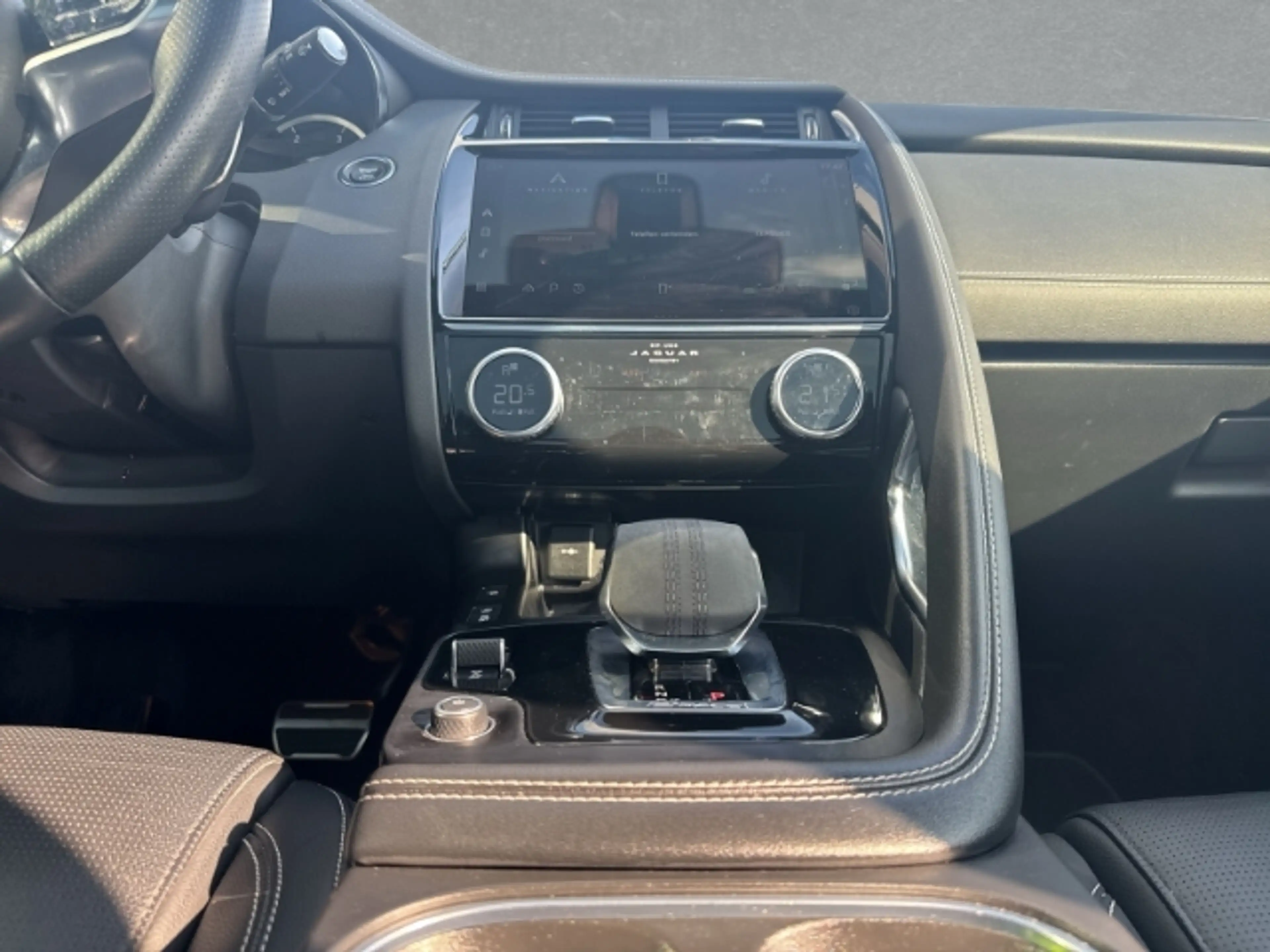 Jaguar E-Pace R-Dynamic SE AWD AD AHK-el. klappb. Panorama Navi — photo 15