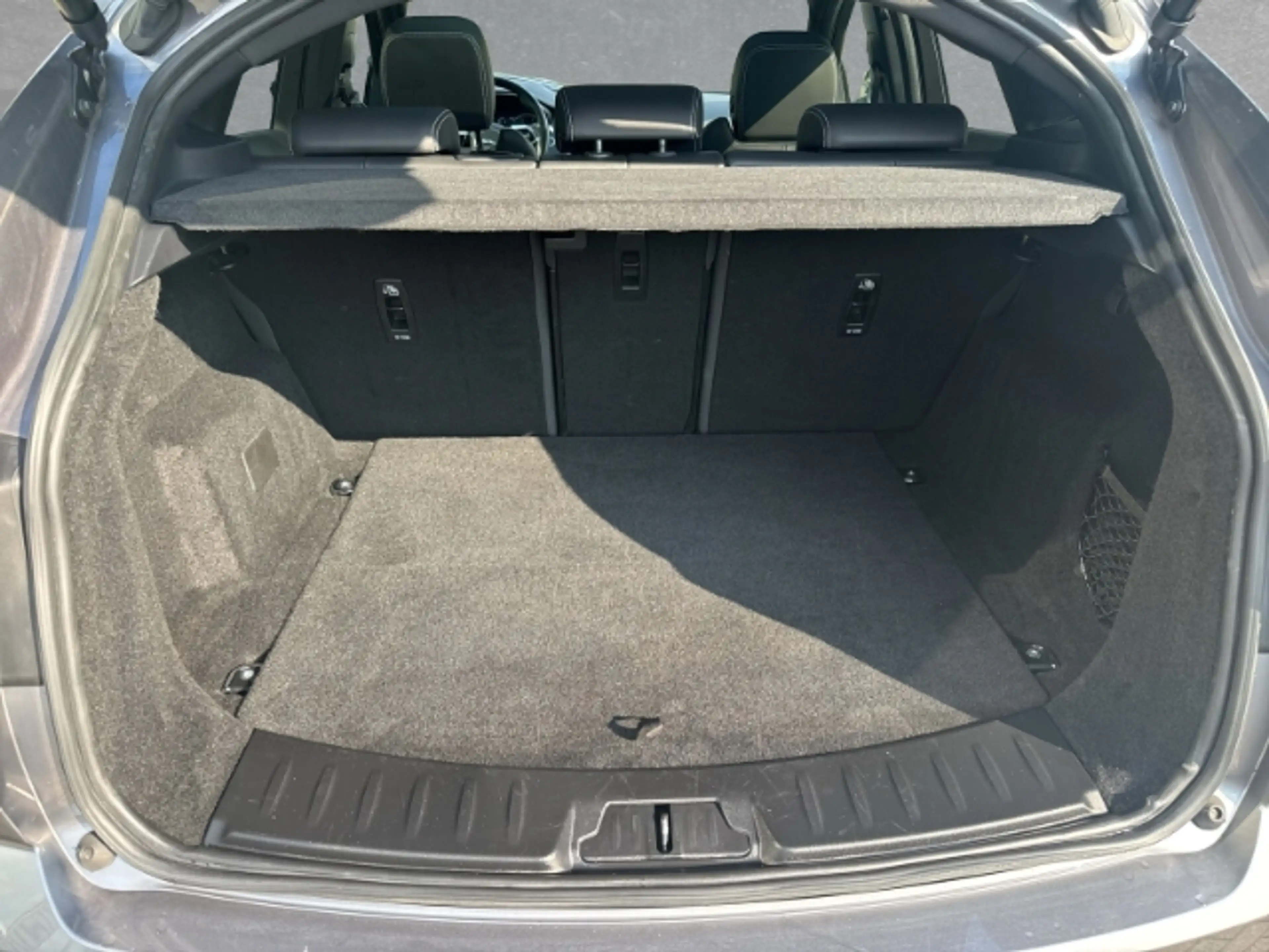 Jaguar E-Pace R-Dynamic SE AWD AD AHK-el. klappb. Panorama Navi — photo 10