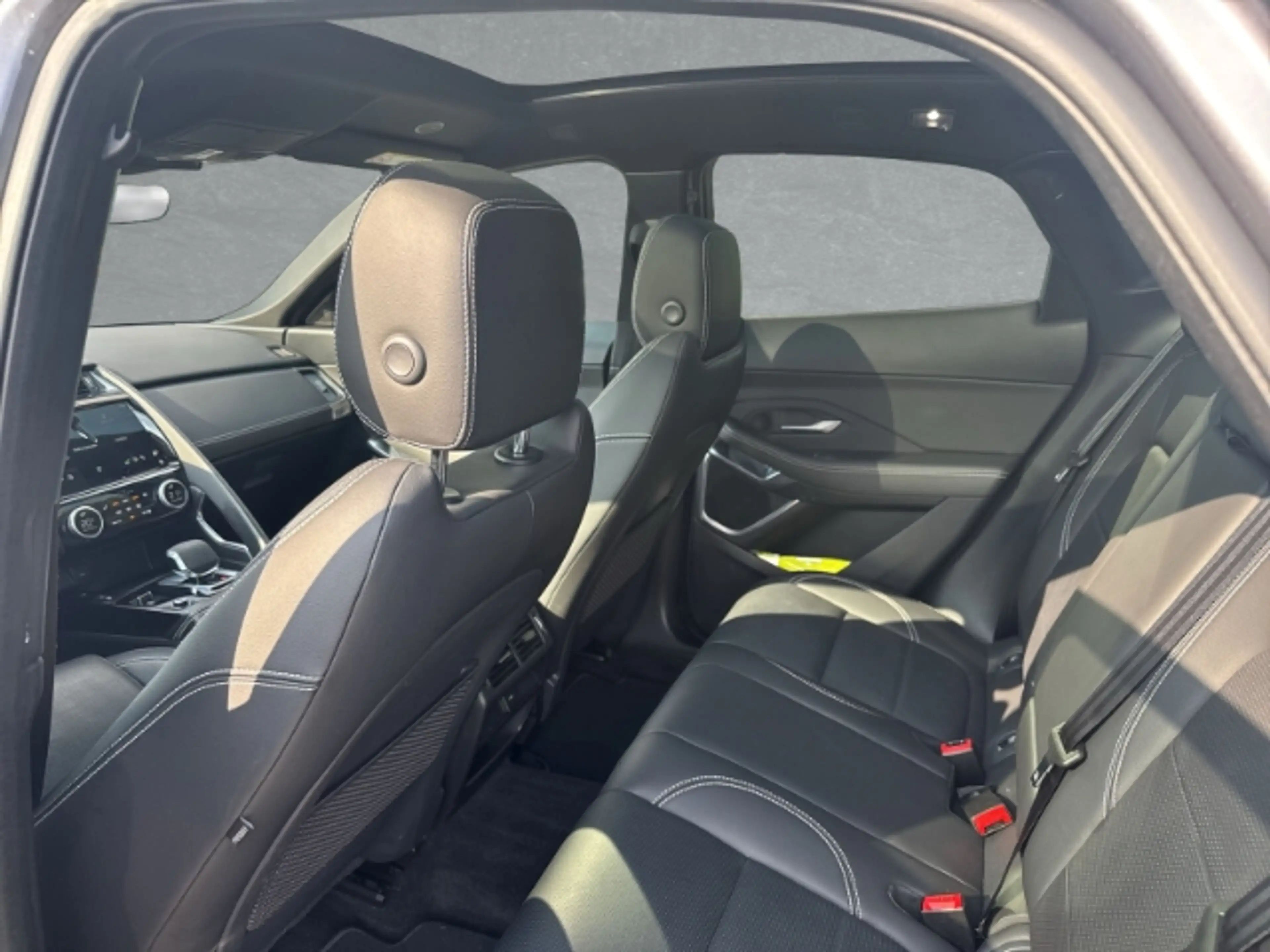 Jaguar E-Pace R-Dynamic SE AWD AD AHK-el. klappb. Panorama Navi — photo 5