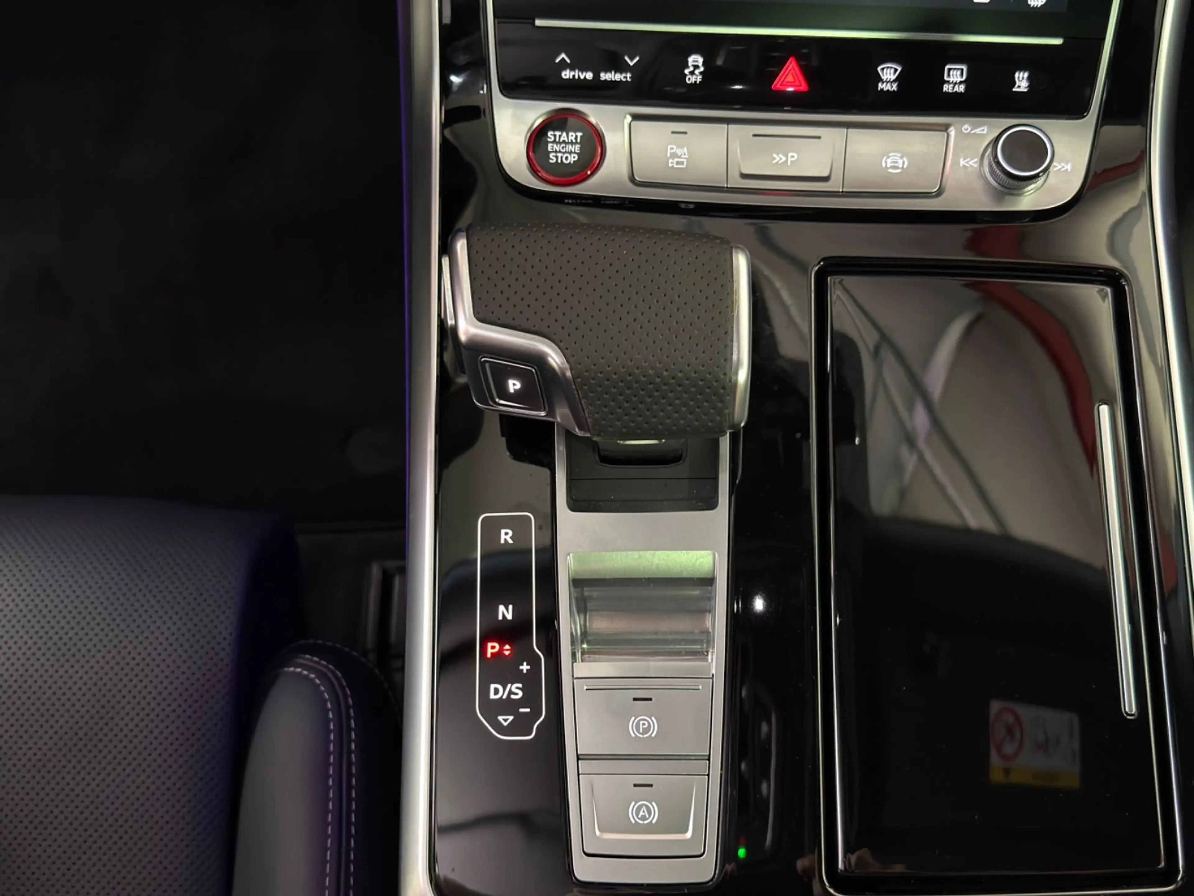 Audi RS Q8 4.0 TFSI quattro*PANO*HEAD-UP* 360°*MEMORY — photo 22