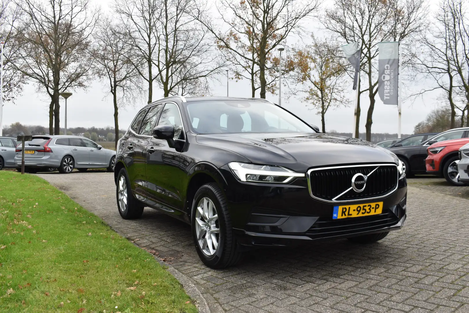 Volvo XC60 D4 190PK Automaat AWD Momentum | Trekhaak | Standk Negro - 2