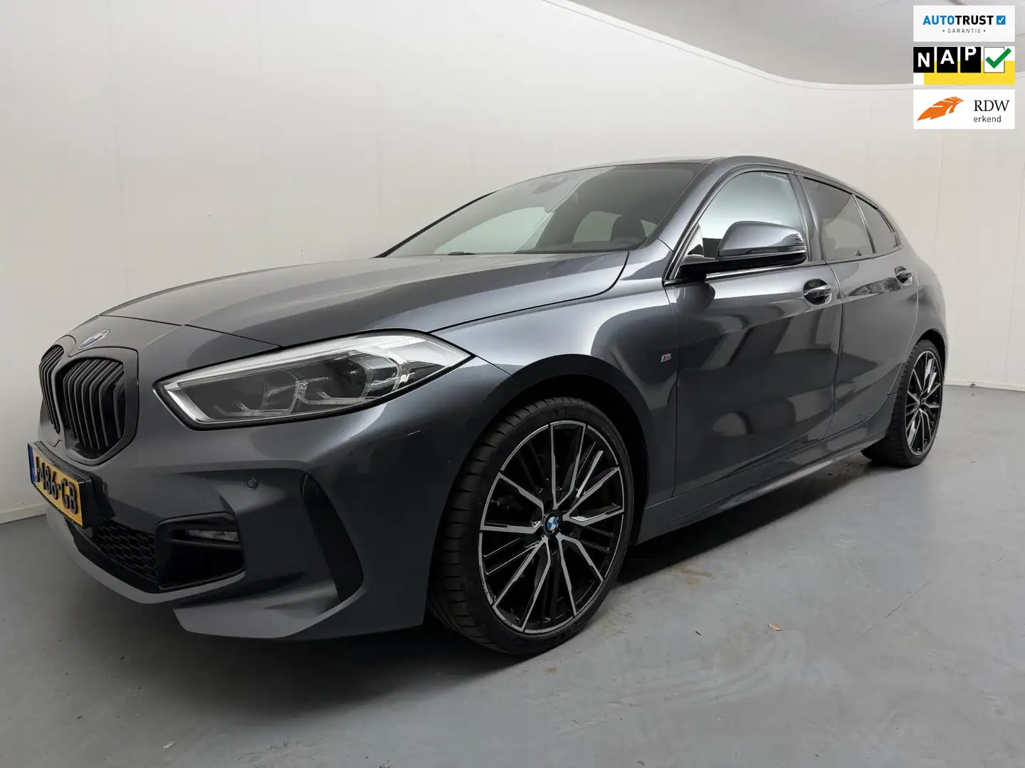 BMW 116 1-serie 116d Executive Edition # M-pakket # Led # Grijs - 1