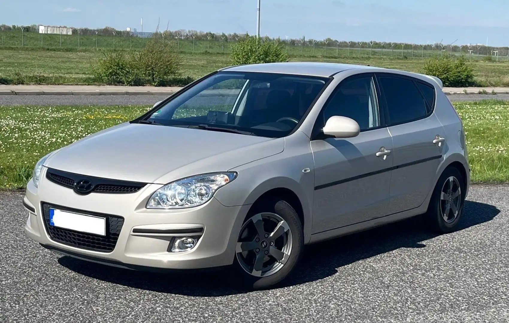 Hyundai i30 1.4 Comfort Silber - 2