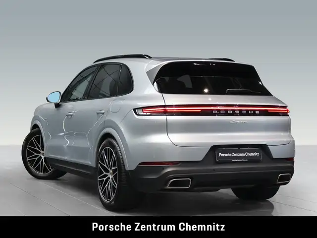 Porsche Cayenne view 3