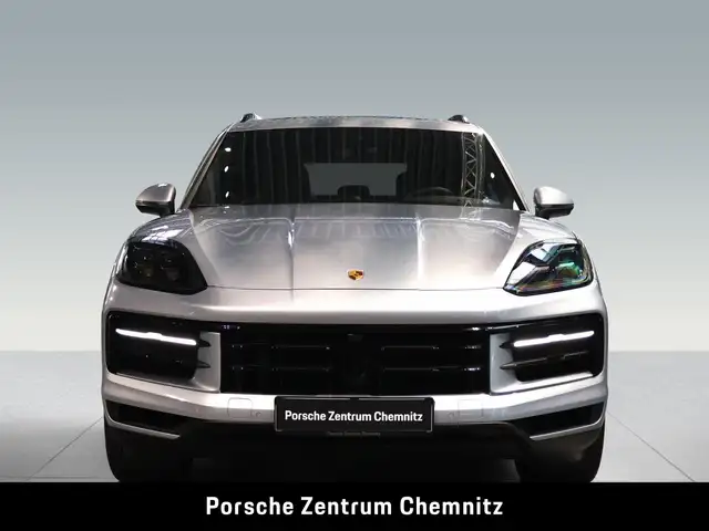 Porsche Cayenne view 4