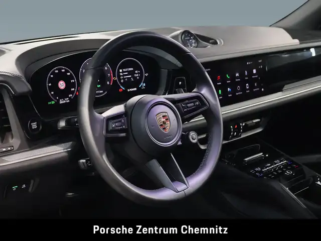 Porsche Cayenne view 11