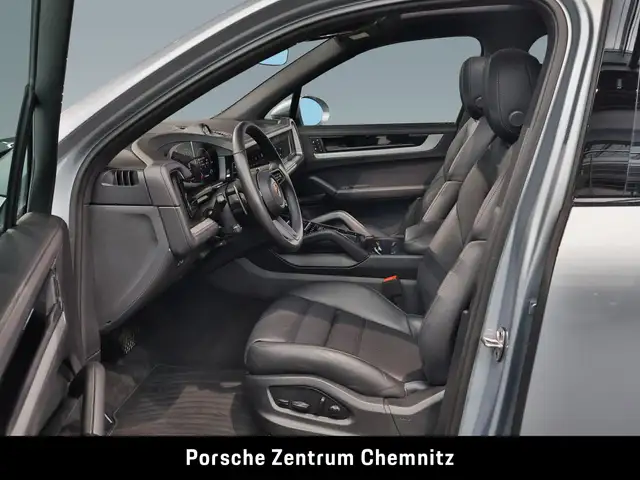 Porsche Cayenne view 12