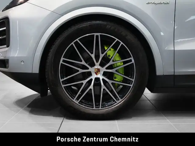 Porsche Cayenne view 6