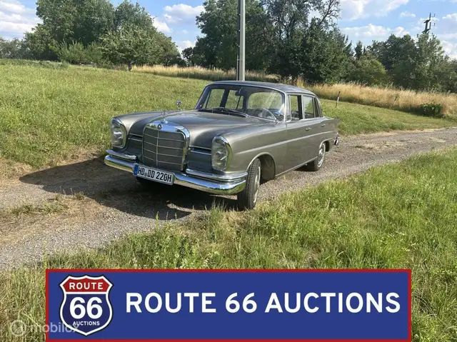 Mercedes-Benz 220 220S